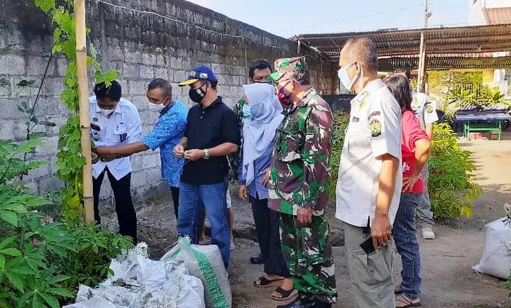 Kunjungan Babinsa dalam acara panen bulanan